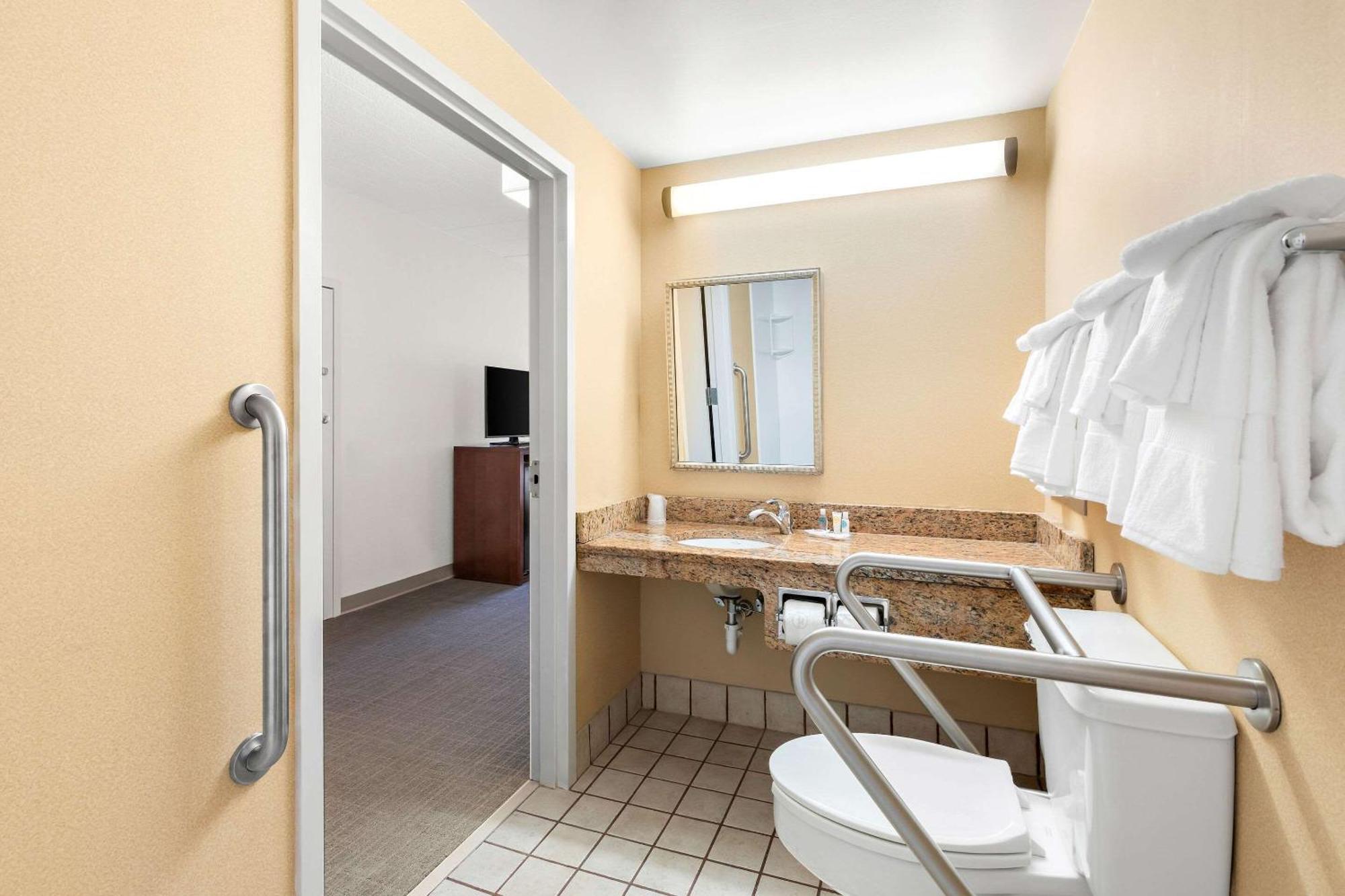 Comfort Inn Pocono Lakes Region Lake Ariel Exterior foto